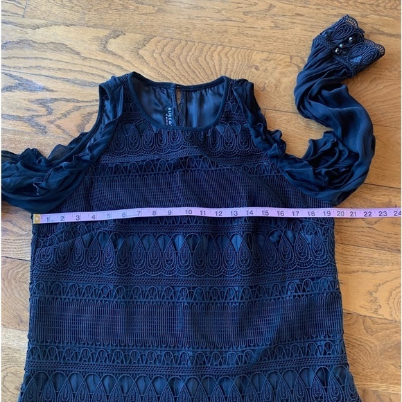 Alice & Tricia Silk Lace Top Cold Shoulders - Picture 10 of 12